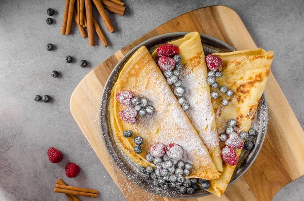 Panqueques de canela con arándanos —  Fotos de Stock