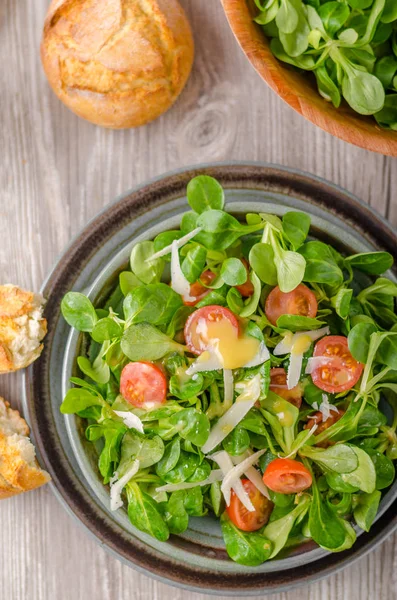 Lamm sallad sallad med dijon dressing — Stockfoto