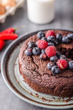 Biber ve berrries ile kek pasta