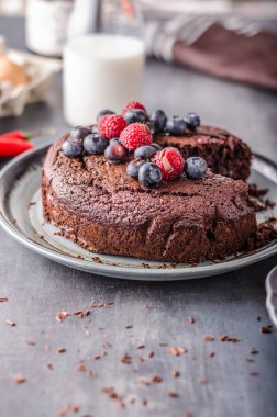 Biber ve berrries ile kek pasta