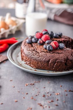 Biber ve berrries ile kek pasta