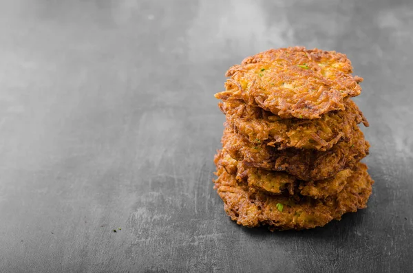 Panqueques de patata con ajo — Foto de Stock