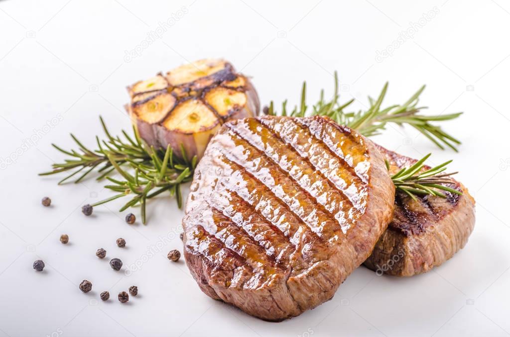 Steak with garlic, pepper and herbs