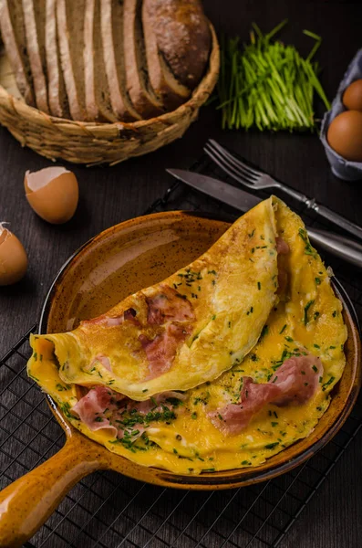 Jambon ve yumurta omlet — Stok fotoğraf