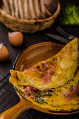 Jambon ve yumurta omlet