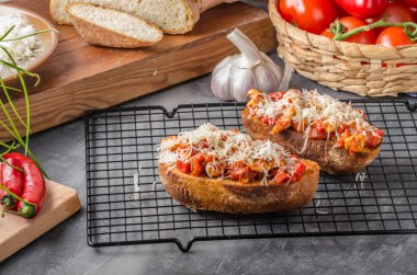 Şeytan tost sebze tavuk peynir