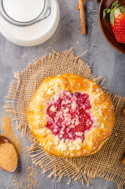 Crubmle mini pasta çilek ile