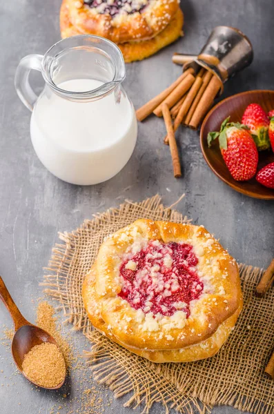 Подрібнити міні пиріг з ягодами — стокове фото