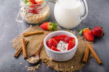 Organik Yoğurtlu taze granola