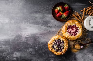 Crubmle mini pasta çilek ile