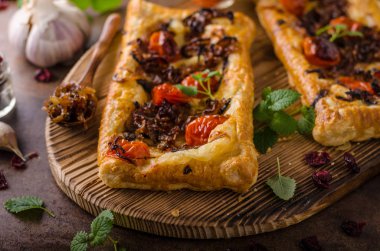 Puf böreği vejetaryen pizza