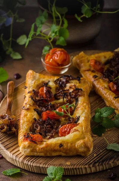 Puff pastry vegetarian pizza — Stock Photo, Image