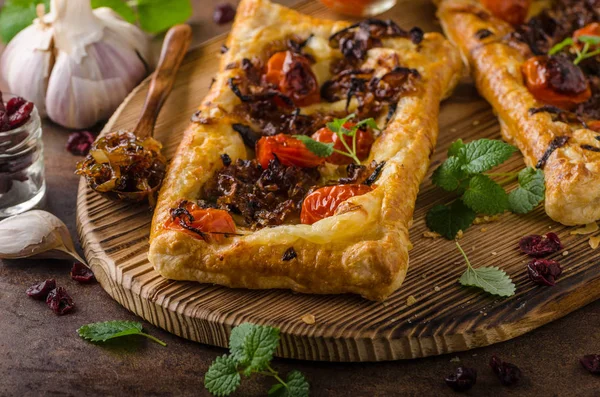 Puff pastry vegetarian pizza — Stock Photo, Image