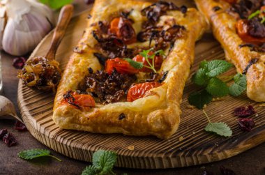 Puf böreği vejetaryen pizza