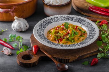 Tavuk köri leziz yiyecek