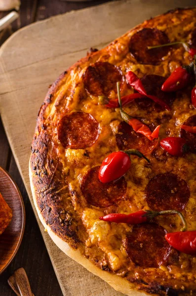 Pizza salami pimienta —  Fotos de Stock