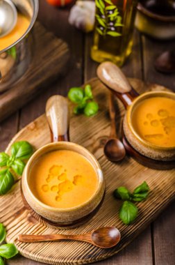 Lezzetli sebze domates çorbası