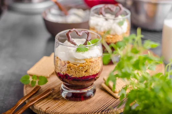 Cheesecake in glass — Stock Photo, Image