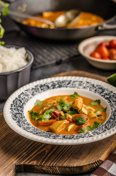 Pyszny kurczak curry z warzywami — Zdjęcie stockowe