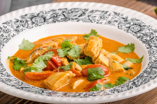 Läckra kyckling curry med grönsaker — Stockfoto