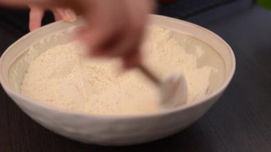 Görüntüleri yumuşak hamur elinde rustik kek yapma