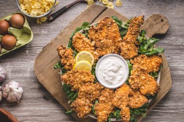 Tavuk şeritler delish sarımsak daldırma ile