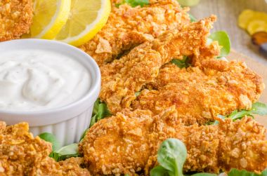 Tavuk şeritler delish sarımsak daldırma ile