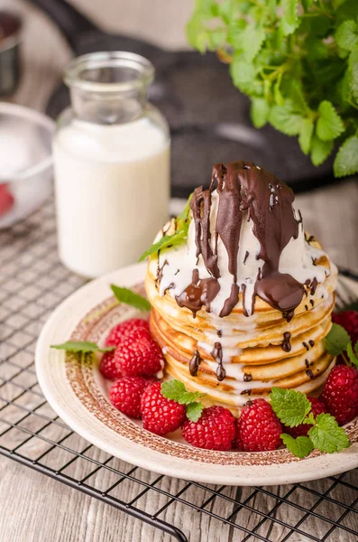 American pancakes with icecream and chocolate — Stock Photo, Image
