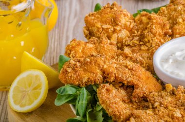 Tavuk şeritler delish sarımsak daldırma ile