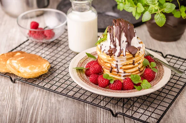 American pancakes with icecream and chocolate — Stock Photo, Image