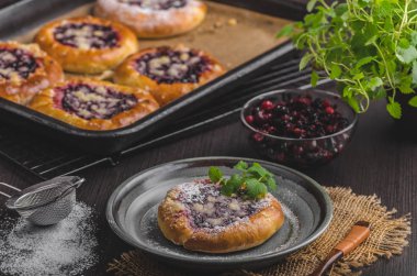 Rustik mini kek çilek ve şeker kek