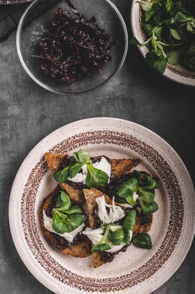 Heatly food toast with onion and mozzarella — Stock Image Heatly food toast with onion and mozzarella Stock Image