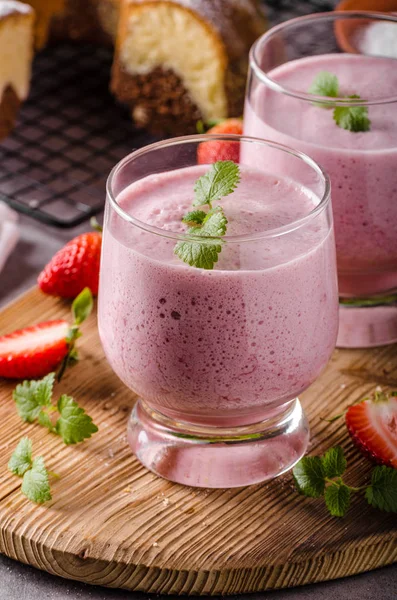 Aardbeien milkshake zomer drankje — Stockfoto
