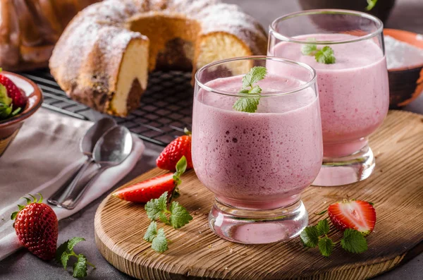 Aardbeien milkshake zomer drankje — Stockfoto