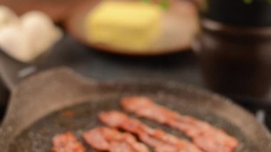 Yumurta benedict pişirme video hollandaise soslu