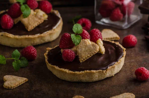 Tartaletas de chocolate con nueces —  Fotos de Stock
