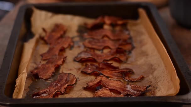Bacon frito em forno crocante e delish estoque de imagens — Vídeo de Stock
