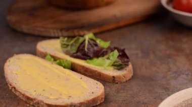 BLT sandviç yapma