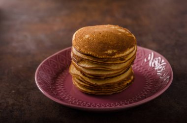 Amerikan krep muz, çikolata ile