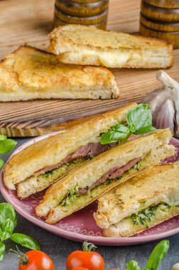 Pesto peynirli sandviç