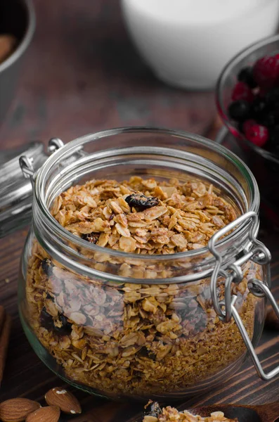 Baked granola with berries — Stock Photo, Image