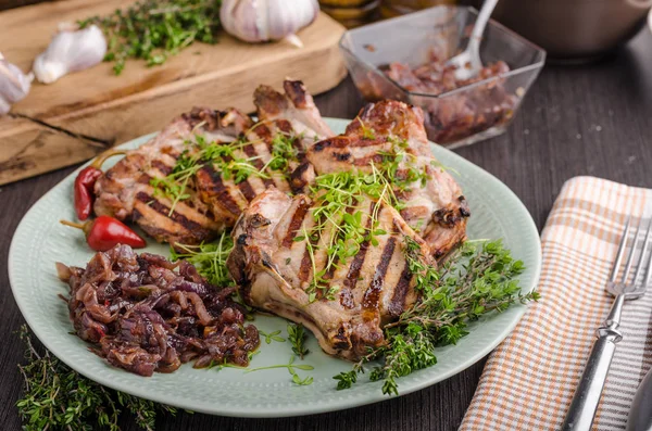 Chuletas de cerdo asadas —  Fotos de Stock