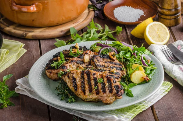 Grilled pork chops with lettuce salad — Stock Photo, Image