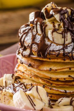 Amerikan krep muz, çikolata ile