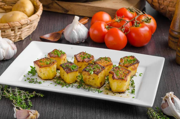 Patates fondan sarımsak ve otlar ile