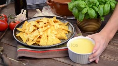 Cips cips ile peynir dip