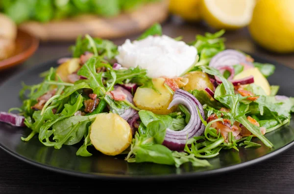 Potato lettuce salad — Stock Photo, Image
