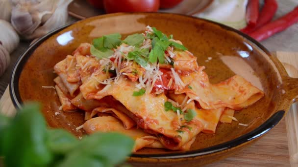Matlagning pasta arkivfilmer delish video — Stockvideo