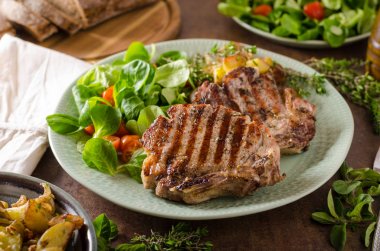 ızgara domuz pirzola