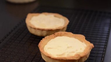 Fındık ve otlar ile çikolata tartalets